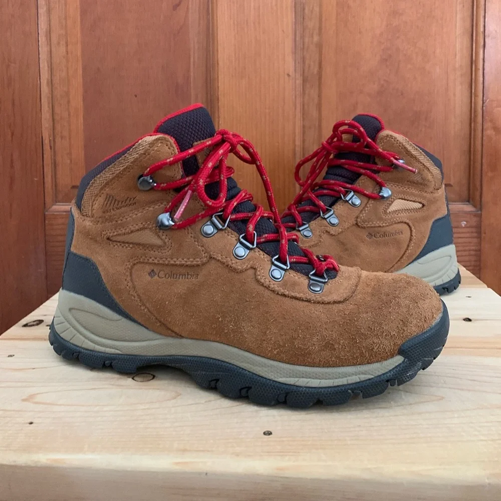 Columbia Newton Ridge waterproof woman’s hiking boots - Picture 1 of 9